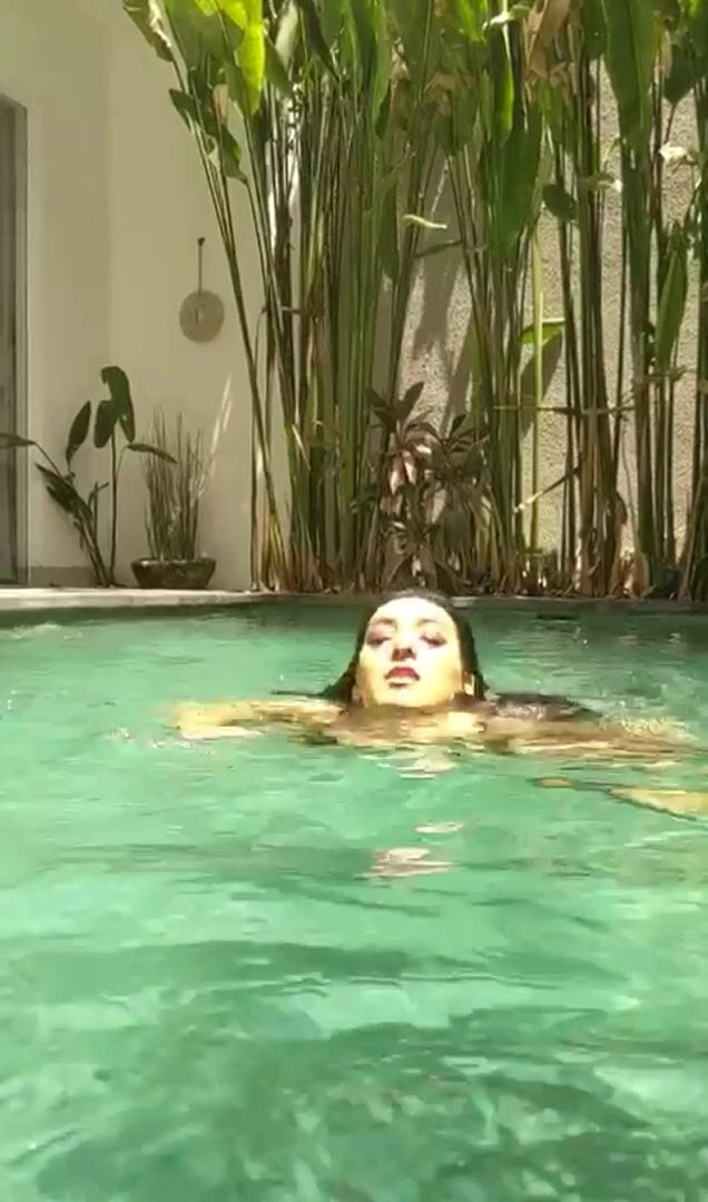 Curvy Bouncing Underwater Porn Hd Mp X