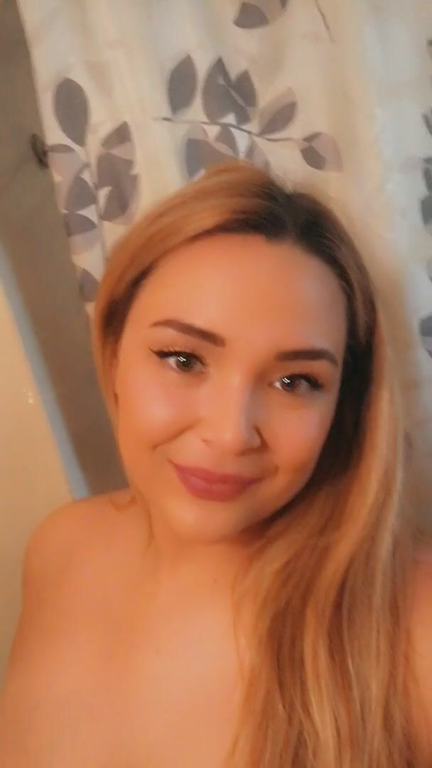 Rate my curves 1-10! ♥️ Yes I’m aware I’m a little chubby so be nice!