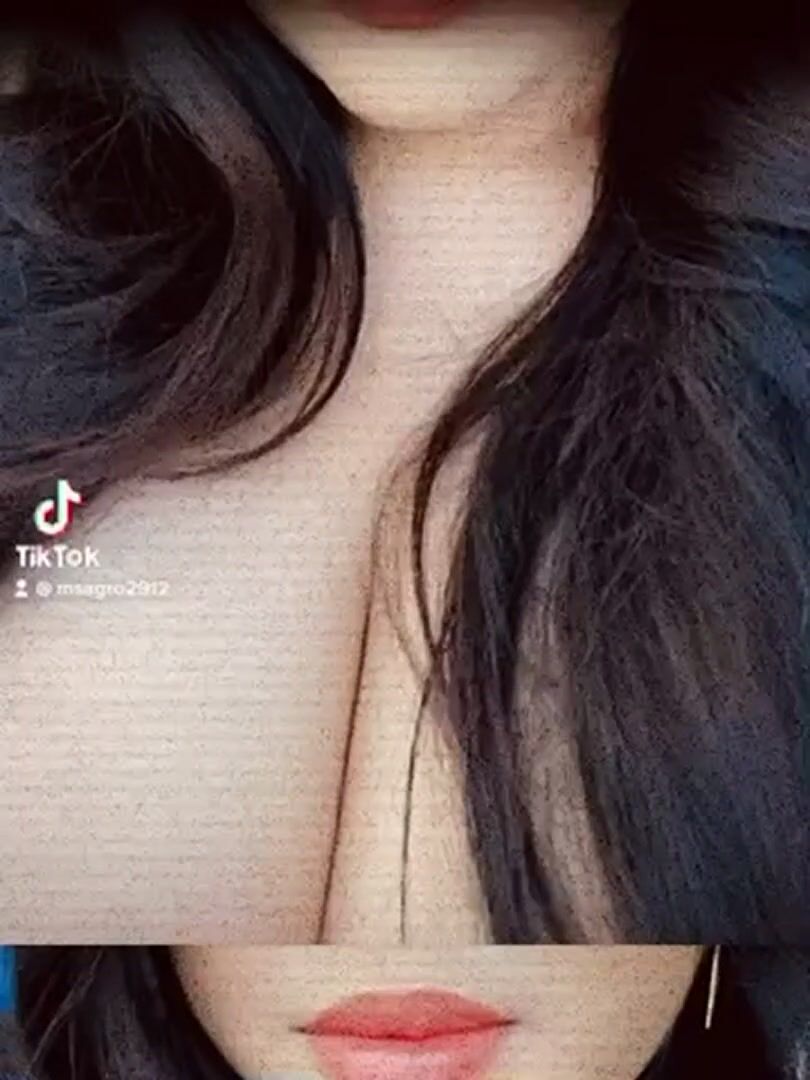 Daddy said she could get a taste. Would you like a taste ? ????