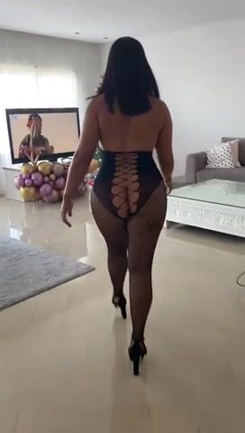 Anyone have a thing for thick older moms?