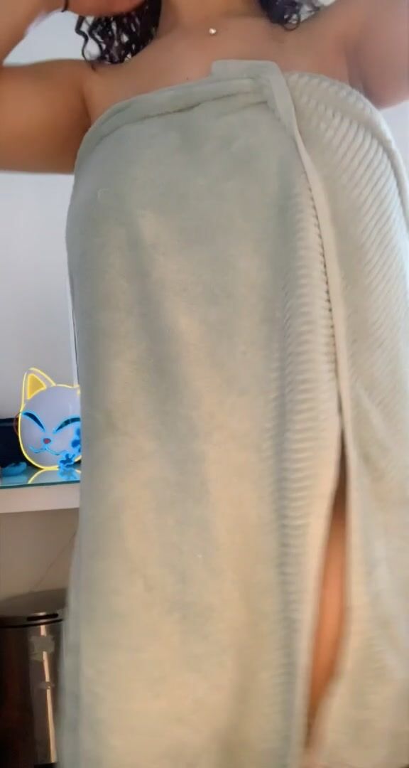 4’11 girl with a surprise underneath her towel