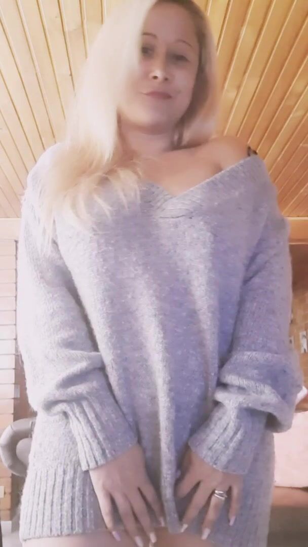 What‘s better than a milf? A single milf ready to fuck