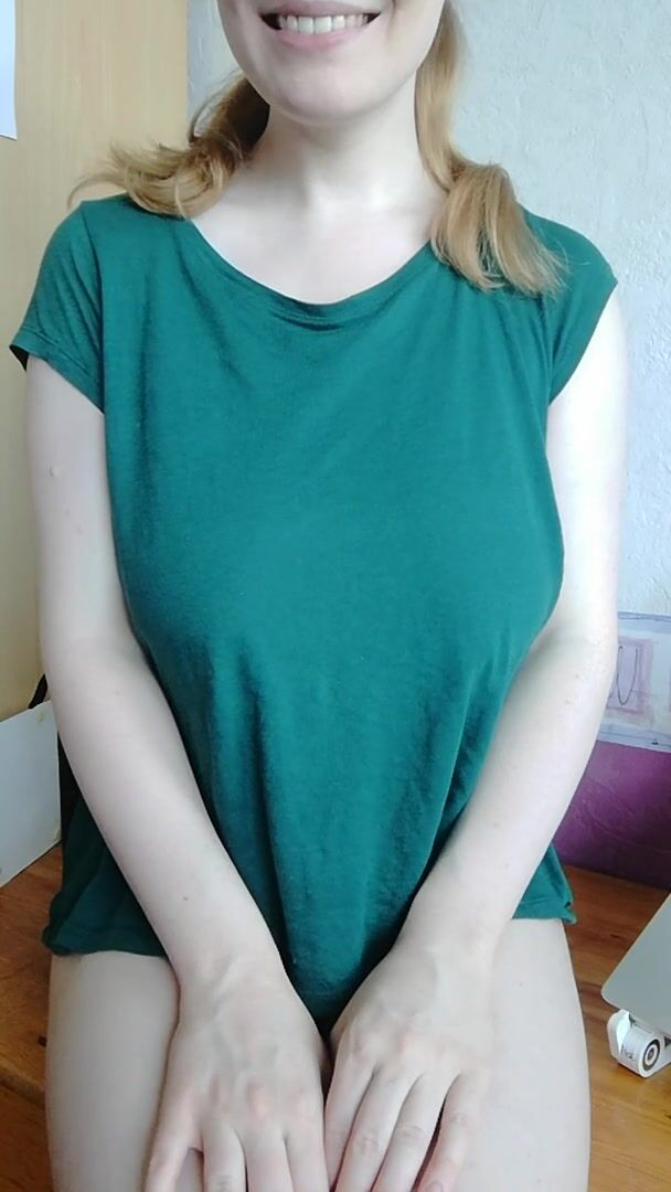 Wanna rest on a redhead's lap?