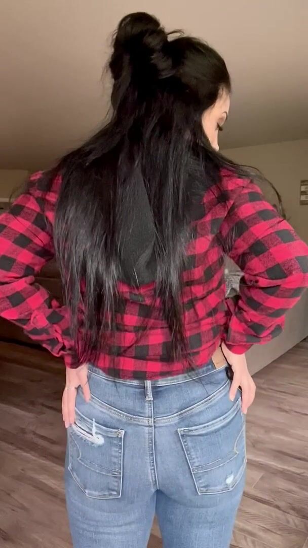 30y/o mom & naughty af. Do you think I’m fuckable??
