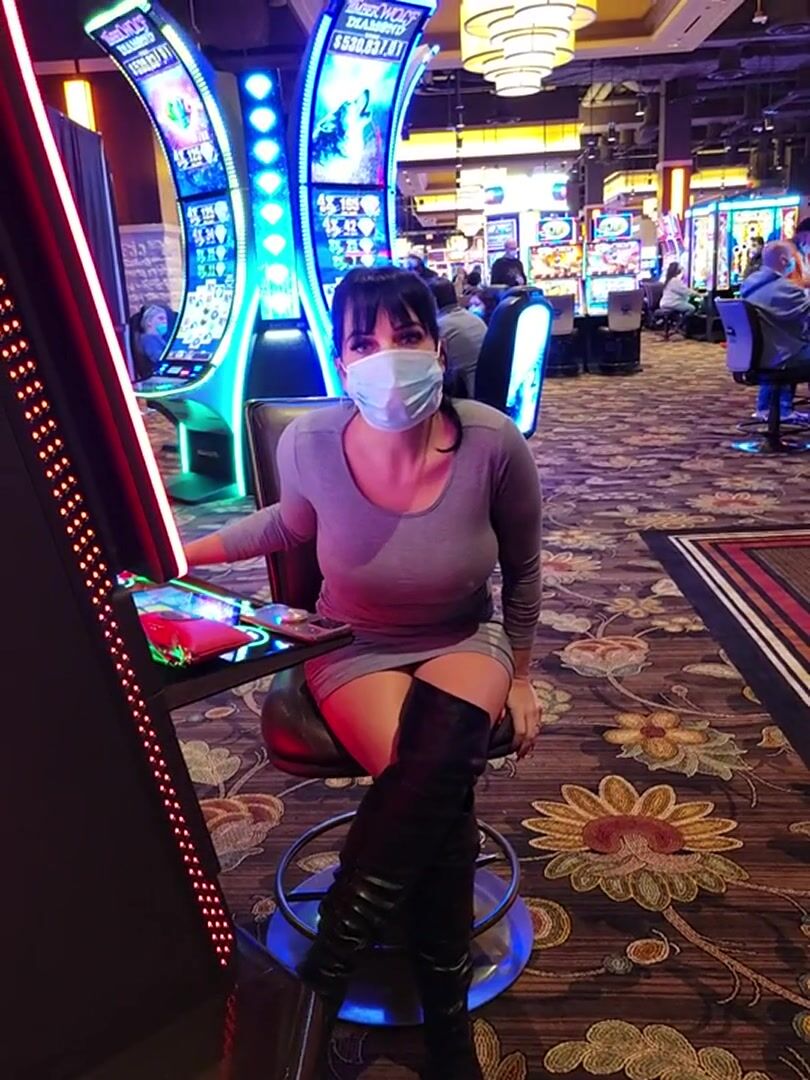 Mom of 2. Do you like my curves?