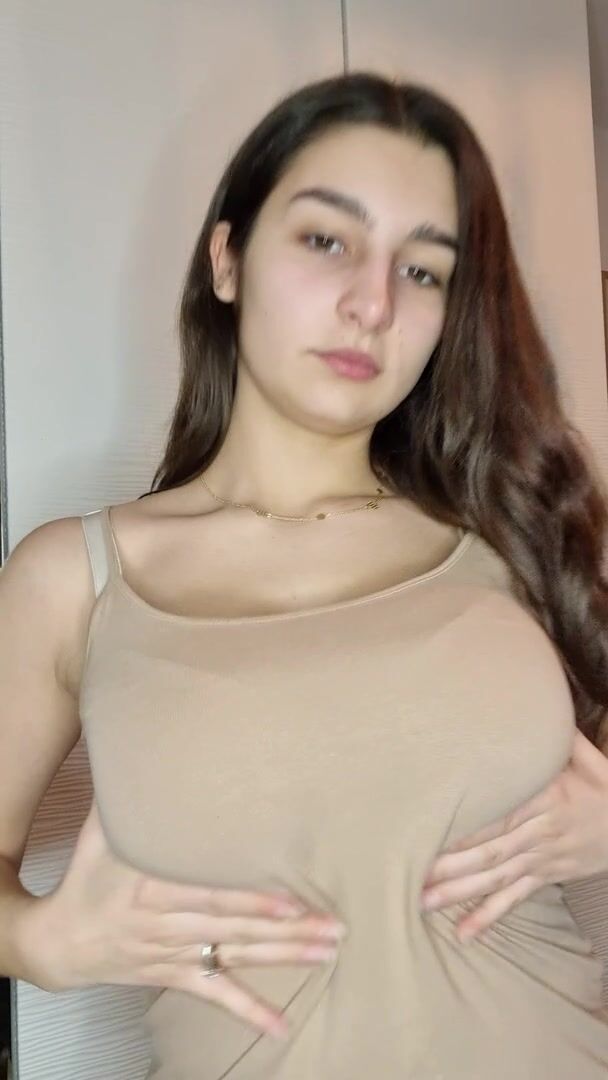 (18) If 5 of you like it, I'll choose a redditor who can squirt on my tits