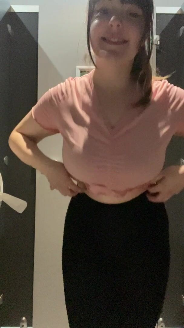 Quick low-quality flash in the gym toilets ????