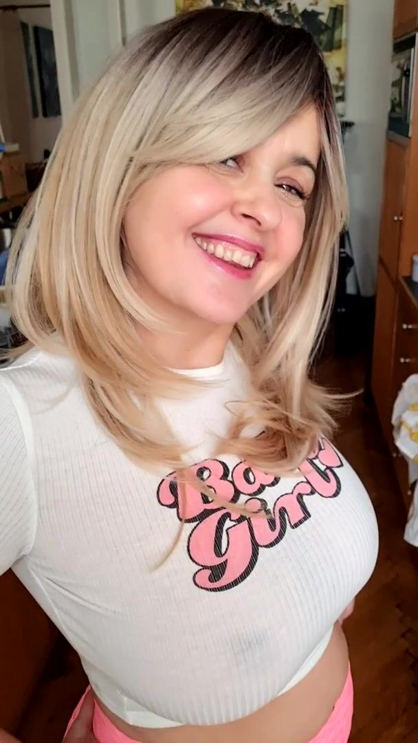 Busty & Curvy Next-Door Mom about to Explode Your (Eye)Balls ????????