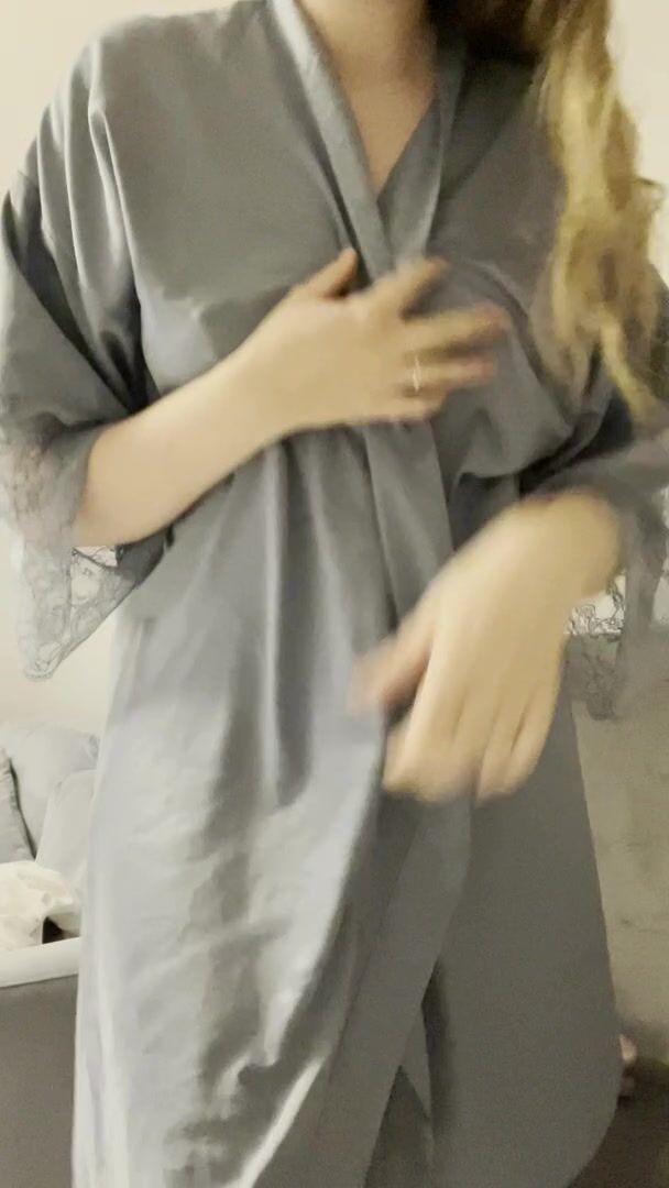 Do you like curvy mombods too?