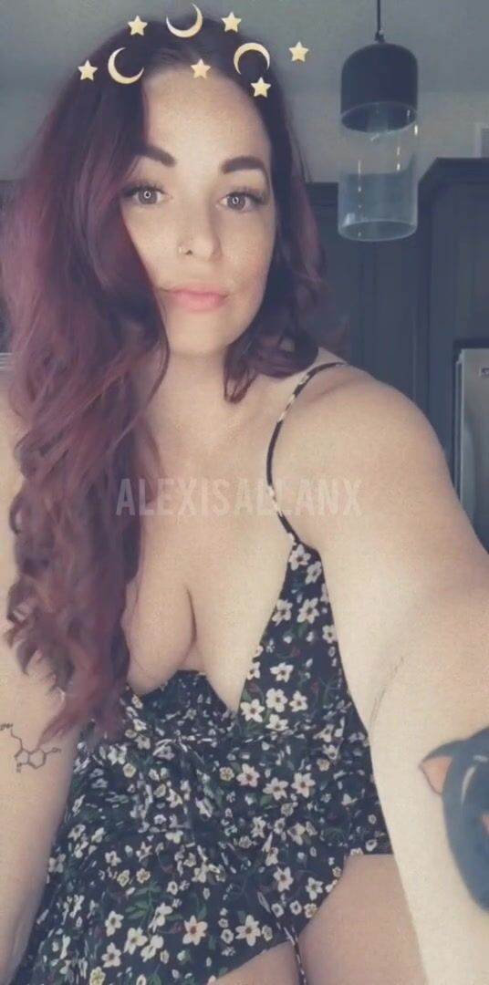 Just a curvy MILF showing off