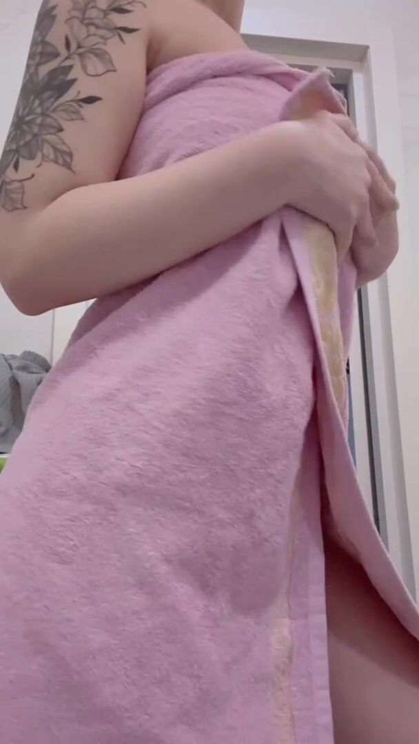 Would you jerk off to my nudes?