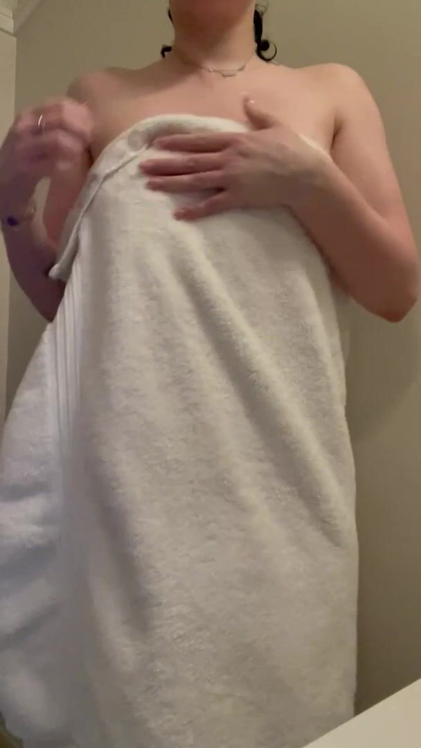 I need someone to appreciate every inch of my curves. Can you do the job ?