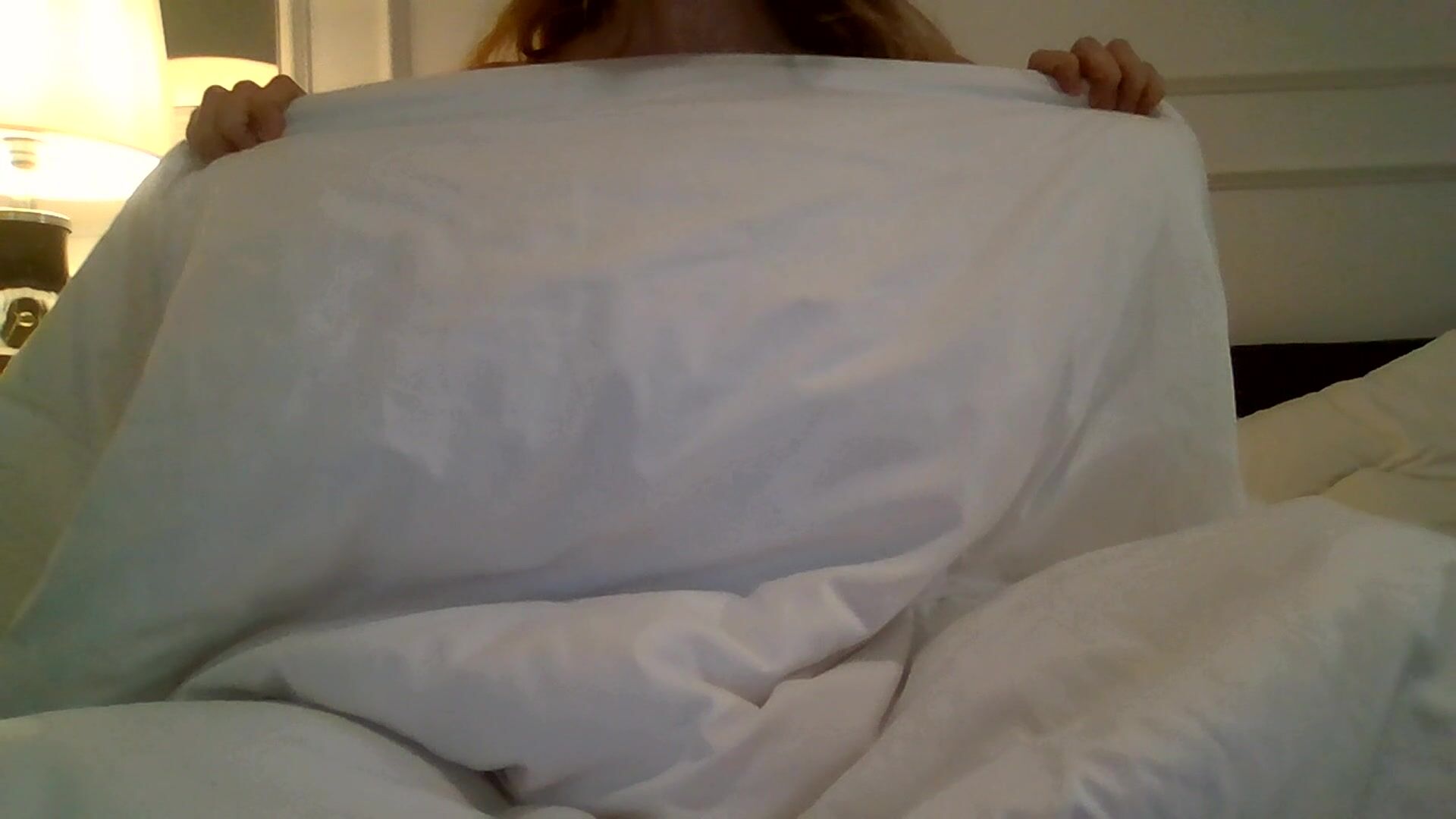 Would you like to have a curvy brit under your sheets ?