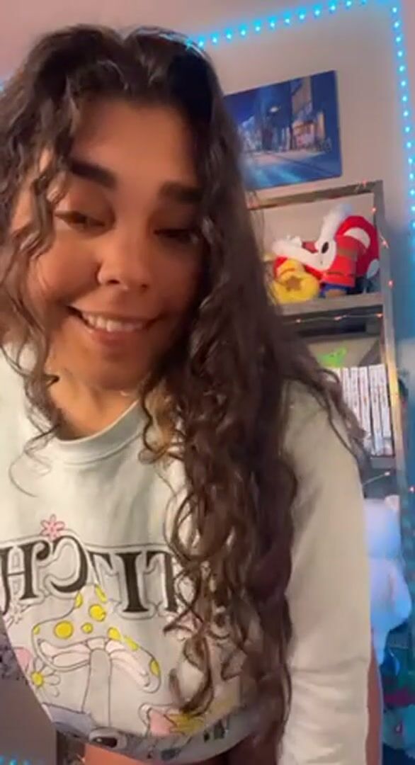 Hi… do you like curvy Latinas?