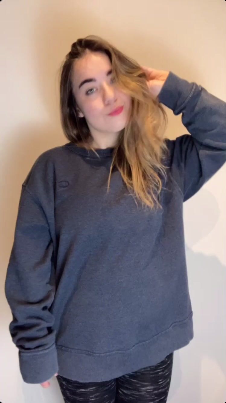 The thick girl nextdoor gets naked on the internet. oopsies