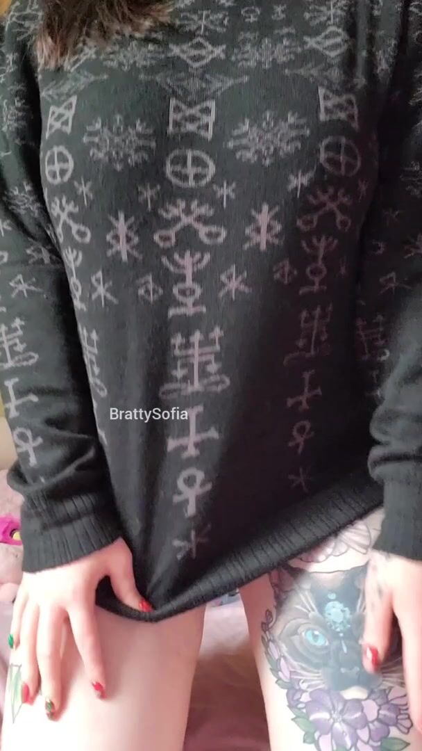 I get so horny when I show off my curvy body