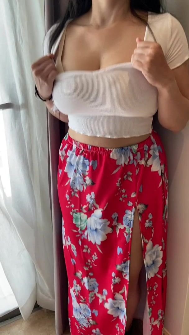 My big titties are always a surprise on my 5´1 frame