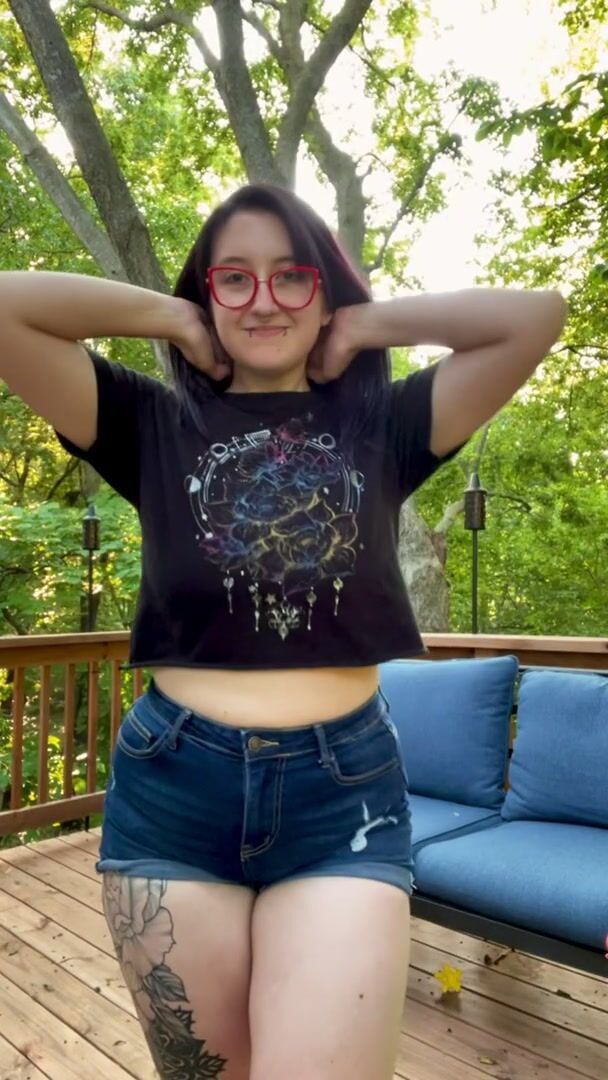 Do you think my neighbor likes curvy women? All I know is he is single & his name is Brandon ????