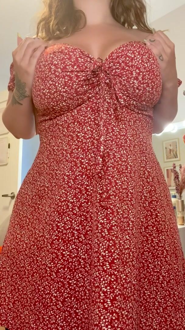 Almost broke my ankle trying to show you guys my curves lmao… so I hope you enjoy
