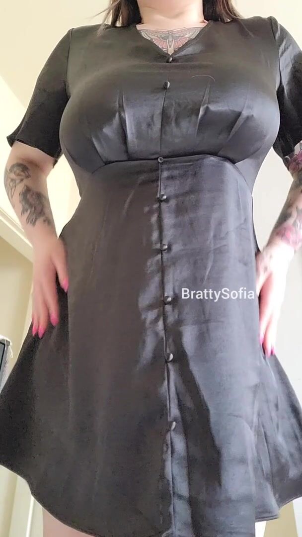 We're on our first date and I show you what's under my dress, would you smash?