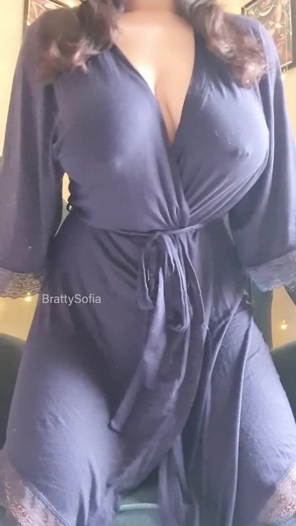 Would you let a curvy Irish girl ride you?