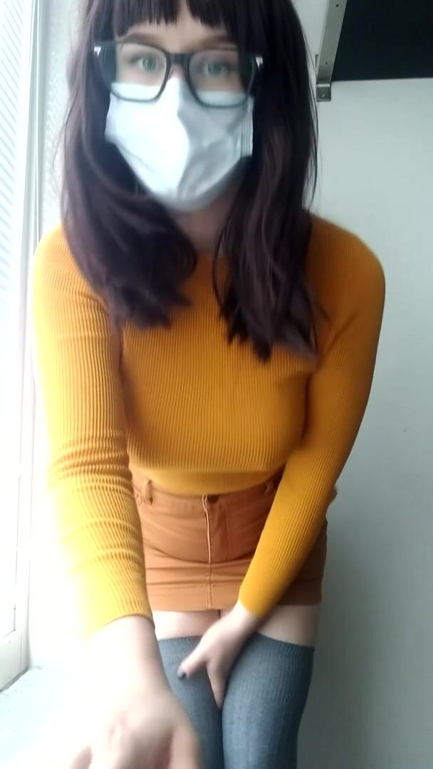 Thick nerd applying to fuck you dressed as Velma ????