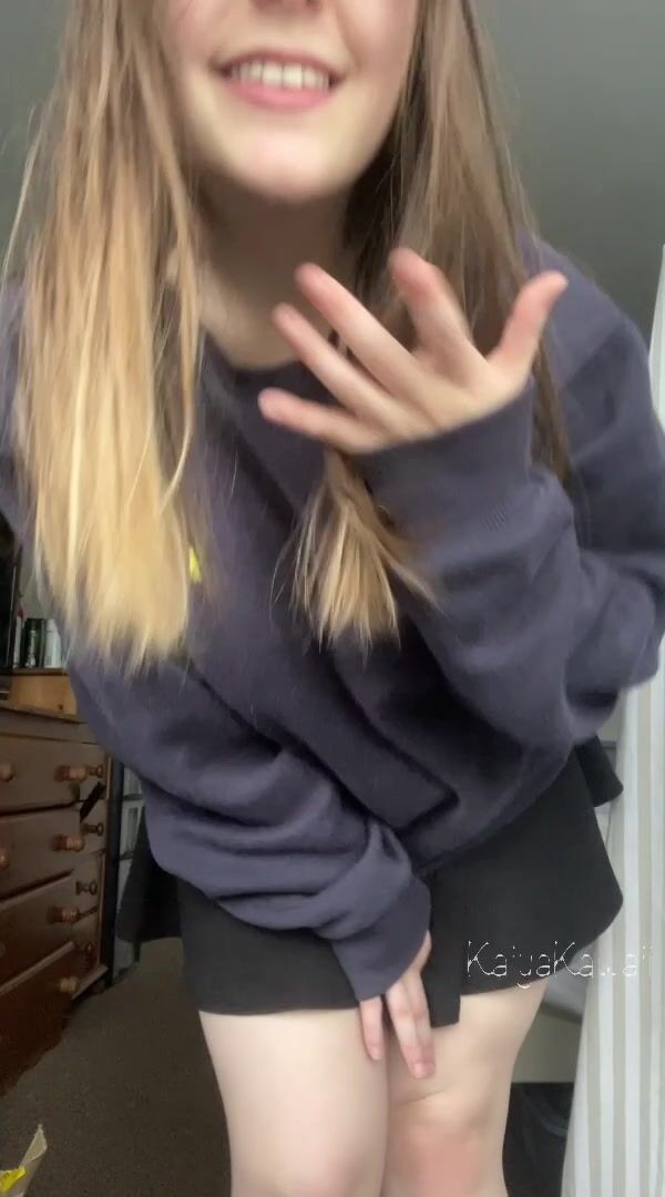 Your 4”11 curvy fuckdoll is here! ????