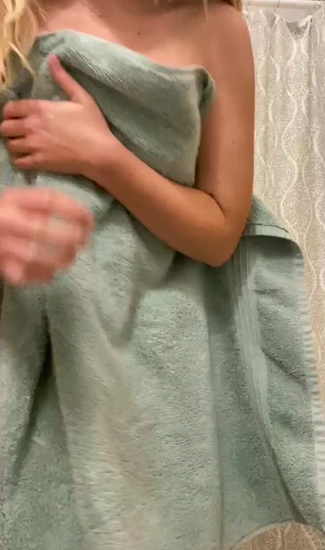 Can I bounce on your dick like this?