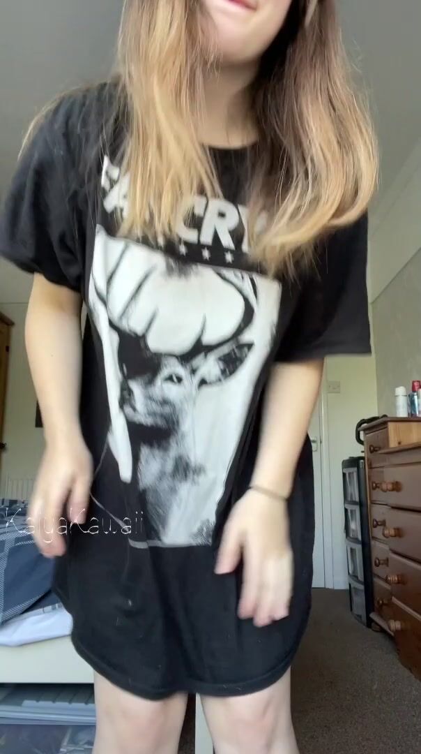 I like the way my boobs pop out ????