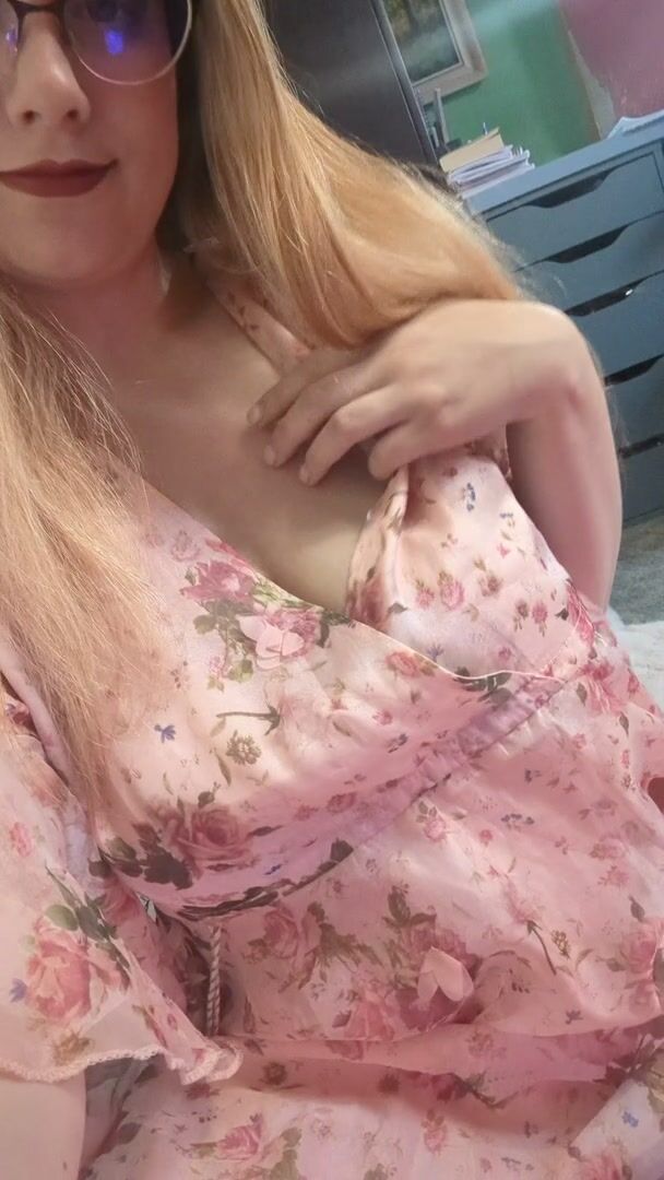 You regular nerdy girl next doors ♥