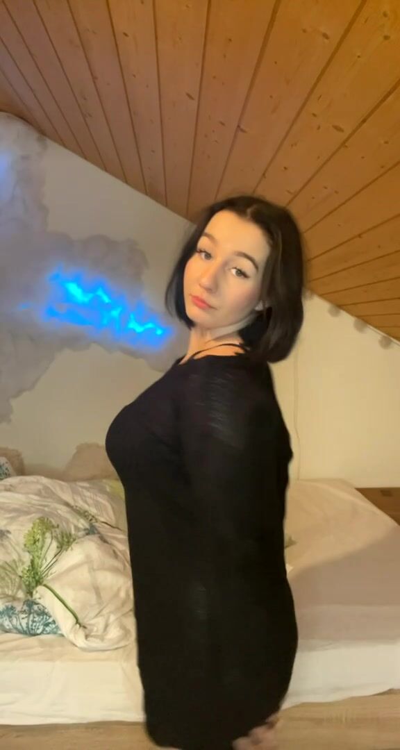 (18) I’m a bit insecure about my stomach.. Please be nice