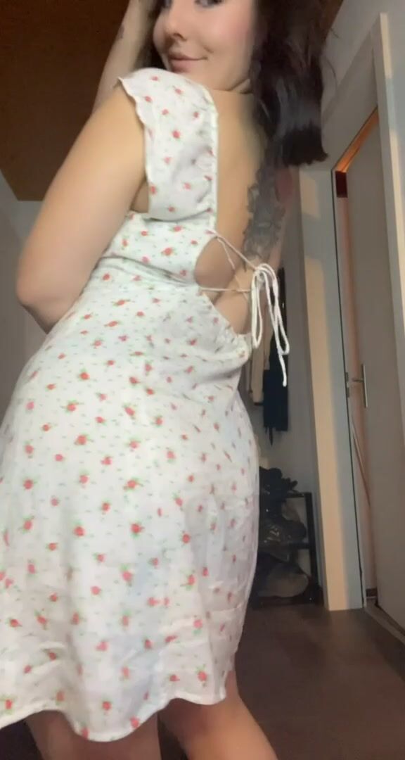 (18) Too shy and insecure for posting nudes... Hope you still like my video????